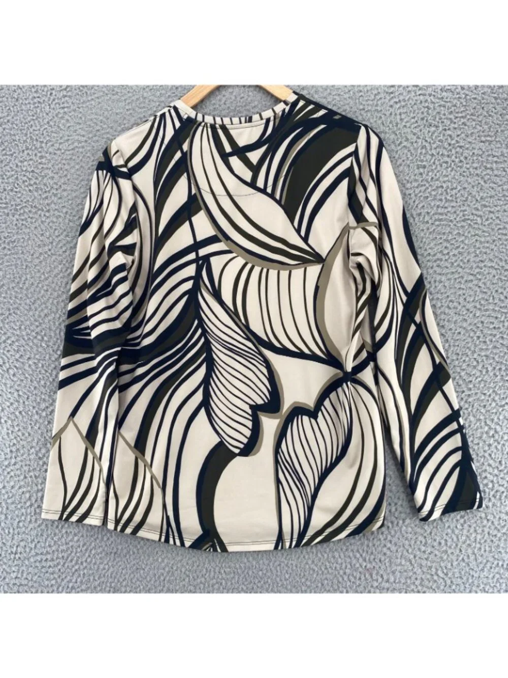 Chicos Top Women 0 US Small Green Beige Leaf Floral Traveler Knit Long Sleeve